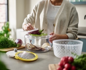Set multifunctional pentru salata Joseph Joseph Duo 3 piese cu salatiera razatoare si feliator multicolor - Img 5