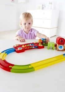 Set trenulet din lemn Hape Meine Sinne 14 piese cu Xilofon si Rasnita - Img 4