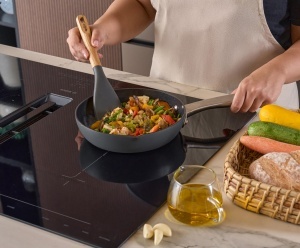 Spatula Zyliss Easy Lift cu maner din lemn de stejar, silicon flexibil, 30 cm - Img 2