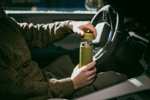 Sticla izolata Fiskars On-the-go, 0,5 l, verde, din otel inoxidabil - Img 3