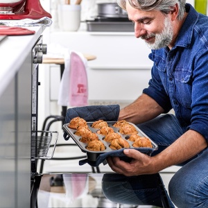 Tava pentru Muffins KitchenAid, 12 forme, antiaderenta, aluminiu, gri - Img 3