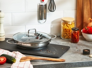 Tigaie WMF Devil Servier-Schmorpfanne 26 cm cu capac din sticla antiaderenta pentru toate tipurile de plite - Img 2
