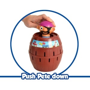 TOMY Joc oficial pentru copii "Pop Up Pirate", joc de actiune de inalta calitate pentru familie, joc cu pirati pentru a rafina dexteritatea copilului tau, joc pop-up, 4+, maro - Img 3