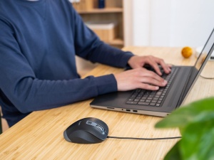Trust Fyda Mouse PC cu cablu, Design sustenabil, 600-5000 DPI, 6 butoane, suport pentru degetul mare si deget, Mouse USB 150 cm, Mouse ergonomic pentru laptop, PC, MacBook, Birou, Lucru confortabil - Img 5