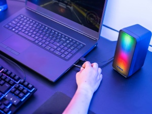 Trust Gaming GXT 611 Wezz 2.0 Difuzor PC cu Iluminare LED RGB, 12W (6W RMS), Mufa AUX de 3.5mm, Sistem de Sunet USB, Difuzoare Stereo pentru PC, Laptop, Tableta, Desktop - Negru - Img 6