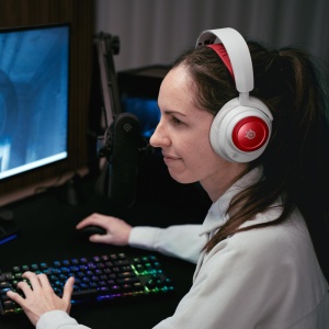 Accesorii Casti Gaming SteelSeries Arctis Nova Booster Pack, Cherry Red, Personalizabil - Img 4