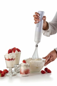 Ariete Breakfast 606 Blender de mana cu tocator, Mini blender de mana cu 2 viteze, lama din otel inoxidabil, suport detasabil, ceasca de masurare transparenta, 700W, alb - Img 4
