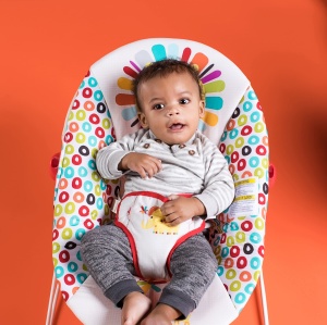 Balansoar pentru bebelusi Bright Starts Playful Pinwheels, cu vibratii si arcada de joc - Img 3