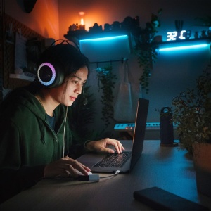 Banda LED USB B.K.Licht, 5m, RGB, dimabila, autoadeziva - Img 4