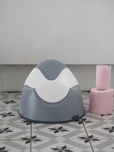 BEABA - Oala pentru bebelusi - Olita ergonomica pentru copii - Antiderapanta - Igienic - Usor de curatat - Insertie de toaleta cu manere - Fabricat in Franta - Gri - Img 7