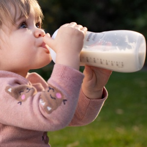 Biberoane din sticla Philips Avent Natural Response - 2x biberoane, 240 ml, fara BPA, pentru nou-nascuti de la 1 luna (model SCY933/02) - Img 3