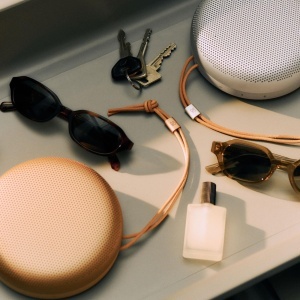 Boxa Bluetooth Bang Olufsen Beosound A1 (3. Gen) - Culoare Honey Tone, IP67, 24 Ore Autonomie - Img 3