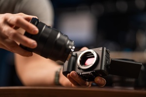 Camera Sony ZV-E1, 12.2 Megapixeli, 4K 60p, Stabilizare 5 axe - Img 2