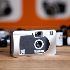 Camera video Kodak S-88, 35 mm, motorizata, design elegant, argintieneagra - Img 5
