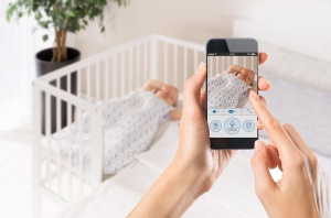 Camera video pentru supraveghere bebelusi Reer IP BabyCam HD functie nocturna alb - Img 7
