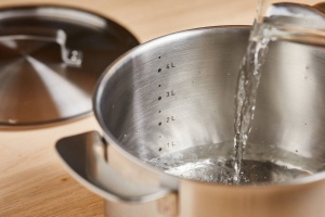 Caserola Fiskars 5 l, inox reciclabil, argintie, pentru toate plitele - Img 4