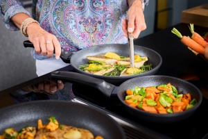 Cleste ROSLE cleste de inalta calitate pentru prinderea si intoarcerea tintita a alimentelor in timpul gatitului sau prajirii otel inoxidabil 1810 luc - Img 3