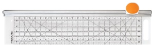 Cutter rotativ Fiskars 45 mm cu rigla 15 x 60 cm, ideal pentru tesaturi si hartie