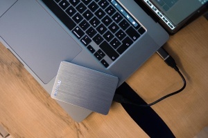 Discul extern Verbatim STORENGO ALU Slim 1TB USB 3.2, aluminiu - Img 3