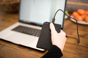Discuri externe Verbatim Fingerprint Secure 2 TB, negru, cu scanner de amprente - Img 2