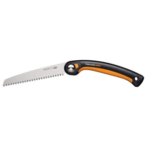 Ferastrau pliabil Fiskars Plus, pentru busteni si ramuri groase, 3 pozitii de taiere, lama cu dinti ascutiti, zimtare grosiera, lungime lama: 21 cm, negru/portocaliu, SW69, 1067553