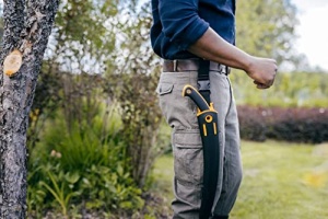 Fierastrau de mana profesional Fiskars pentru lemn proaspat, zimtare grosiera, panza de ferastrau din otel de inalta calitate, inclusiv tolba de depozitare, negru/portocaliu, lungime panza de ferastrau: 33 cm, SW-330, 1020199 - Img 11
