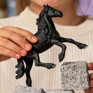 Figurina de joc Frizian de la Schleich, 5 x 16 x 11 cm, detalii realiste - Img 7