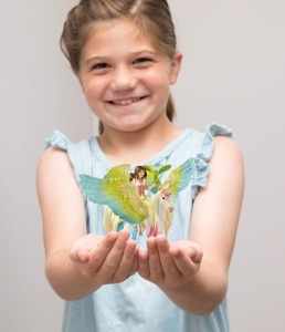 Figurina Schleich BAYALA Surah cu Pegasus Stralucitor, 3 Piese, pentru Copii de la 5 Ani - Img 2