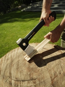 Fiskars Ultra Universalaxt U14 Topor Compact 355 cm ToughCoat Negru - Img 3