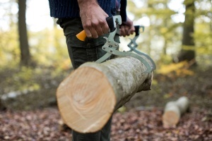 Fiskars WoodXpert 1003625 Cleste pentru Manipularea Lemnului NegruPortocaliu - Img 4