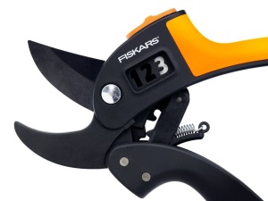 Foarfeca de gradina Fiskars PowerStep P83, 19 cm, pentru ramuri uscate, negruorange - Img 10
