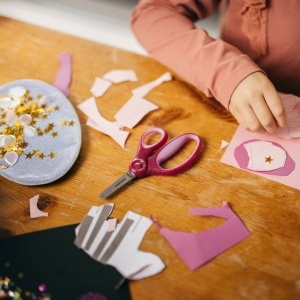 Foarfeca pentru copii Fiskars Glitter, 13 cm, roz, pentru dreptaci si stangaci - Img 2