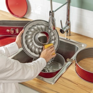 Forma pentru savarine Tefal Delibake 1642814 27 cm Carbon Red cu sistem de deschidere - Img 5