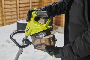 Freza de zapada Ryobi 18V ONE RY18ST25A-140 25 cm latime 6 m distanta aruncare acumulator 4Ah si incarcator inclus - Img 3