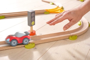 HABA 304711 Kullerbu Masinuta Sport Rosie cu Motor Impuls pentru Copii 2-8 Ani - Img 3