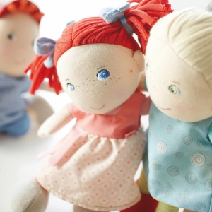 HABA 5737 - Papusa Mirli soft rag doll pentru bebelusi de la 6 luni pentru a se juca imbratisa si confort cadou pentru nastere si botez livrat in cuti - Img 4