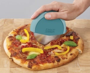 Joseph Joseph Duo Pizzaschneider Rola de taiat pizza cu protectie pentru lama Teal - Img 5