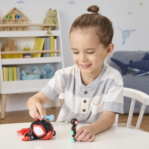 Jucarie Spidey si Prietenii Set cu Figurina Miles Spin Morales si Vehicul Delfin, 7.6 cm - Img 8