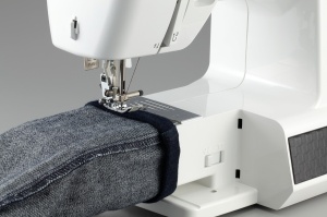 Masina de cusut Brother HF27 - 27 tipuri de cusaturi, design industrial, robusta - Img 2