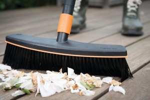 Matura de gradina Fiskars QuikFit, 38 cm, Borste din plastic, NegruPortocalie, 1001416 - Img 4