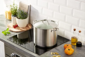Oala mare WMF 28 cm 14L otel inoxidabil Cromargan capac cu deschidere pentru abur potrivita pentru toate tipurile de plite - Img 2