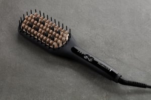 Pensula de indreptat Remington 2in1: Placa de indreptat si perie de par pentru timp redus de coafare (peri acoperiti cu ceramica si antistatici cu capete reci, afisaj digital, 150-230degC) CB7400, Negru - Img 2