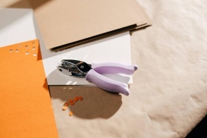 Perforator Fiskars 1003818 Cercuri Mari Maner Soft-Grip Flieder - Img 4