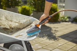 Perie de curatare Gardena Cleansystem M hard cu racord pentru furtun, utilizare usoara - Img 2