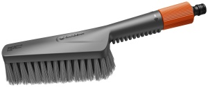 Perie de curatat Gardena Cleansystem Handburste S Soft, cu maner ergonomic si control al fluxului de apa