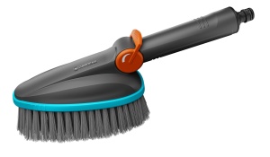 Perie de mana Gardena Cleansystem M Soft: Perie de curatare cu racord de furtun, pentru suprafete mai mici si sensibile, operare practica cu o singura mana, cu control al debitului (18842-20) - Img 1