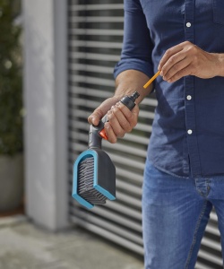 Perie oarba Gardena Cleansystem: Perie de curatare pentru lamele C sau Z, curatare usoara a lamelelor, cap de perie rotativ, cu conexiune la apa, blocare permanenta convenabila (18850-20) - Img 4