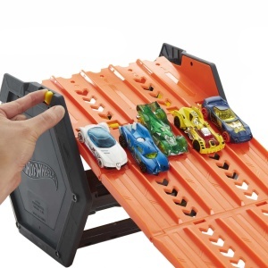 Pista de Curse Hot Wheels HGK41 - 5 piste, capacitate 80 masini, cu maner de transport - Img 5