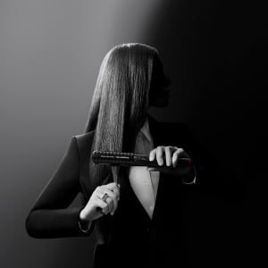 Placa de indreptat parul Rowenta x Karl Lagerfeld SF467L K/Pro Stylist, acoperire cu keratina si stralucire, functie ionica, placi de indreptare elastice, de la 140degC la 210degC, pieptene integrat, negru/rosu - Img 7