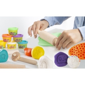 Roba pentru copii Play-Doh - Set creativ din lemn FSC cu 12 cutii de plastilina, 3 unelte si sort - Img 3